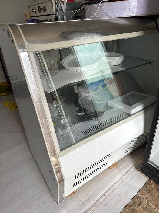 Ветрина для тортов цена 50.000 б/у