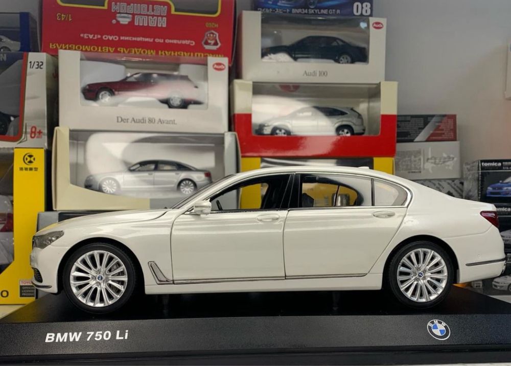 BMW 750Li 1:18 масштаб