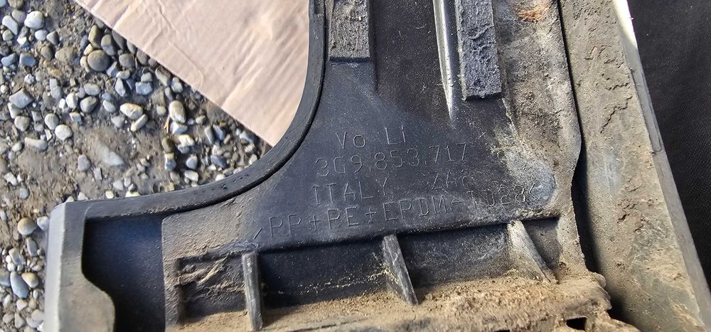 Bandou aripa stanga fata VW Passat B8 Alltrack 2016 2017 / 2018 2019