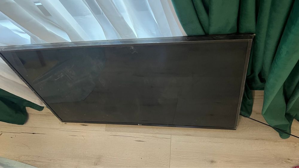 TV LG 43UK6400PLF defect, ecran spart – pentru piese