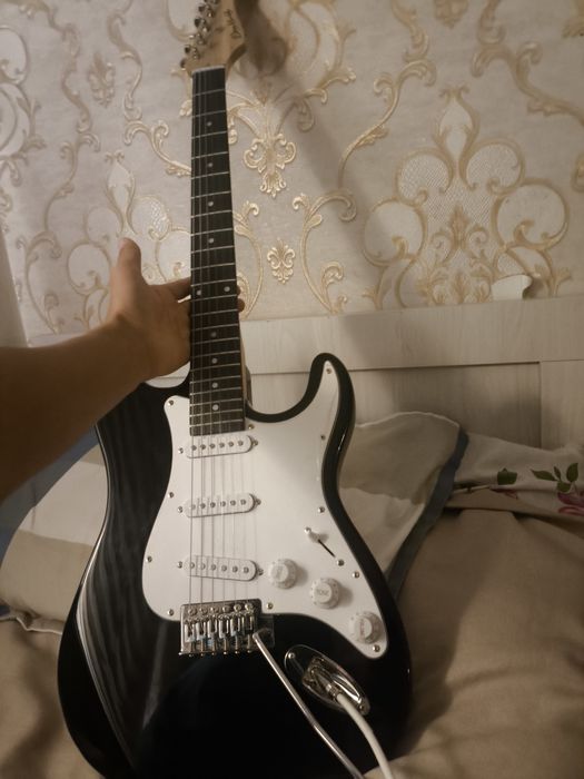 Продам гитару новая