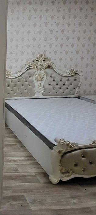 Шикарная двухспальная кровать