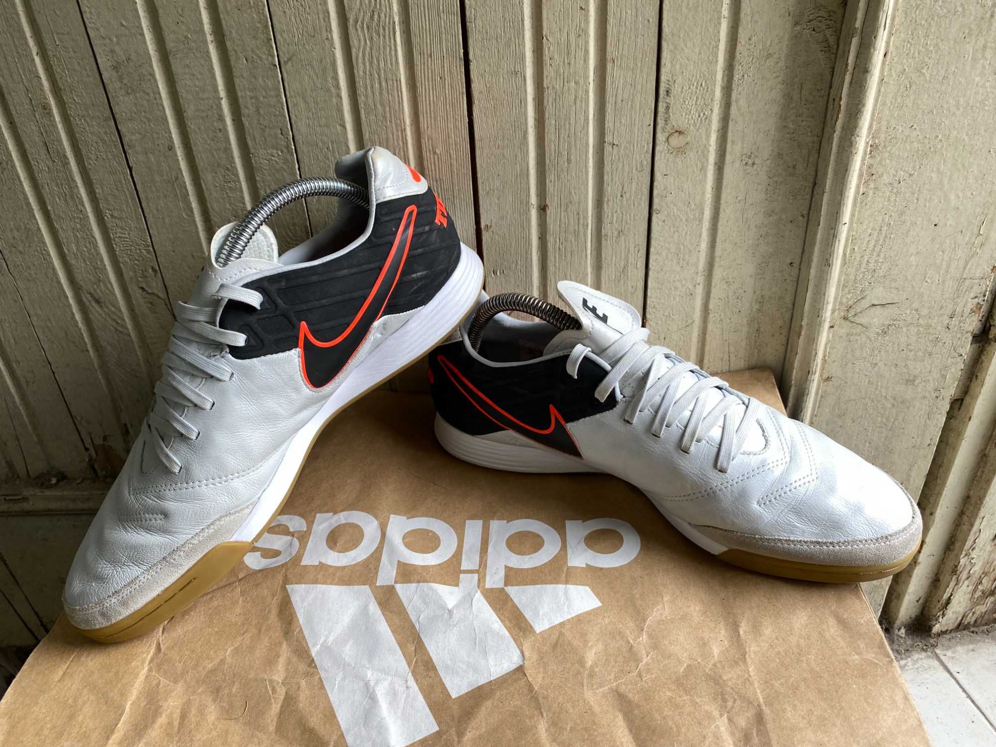 ''Nike Tempo Leather''оригинални футболни обувки 44.5 номер
