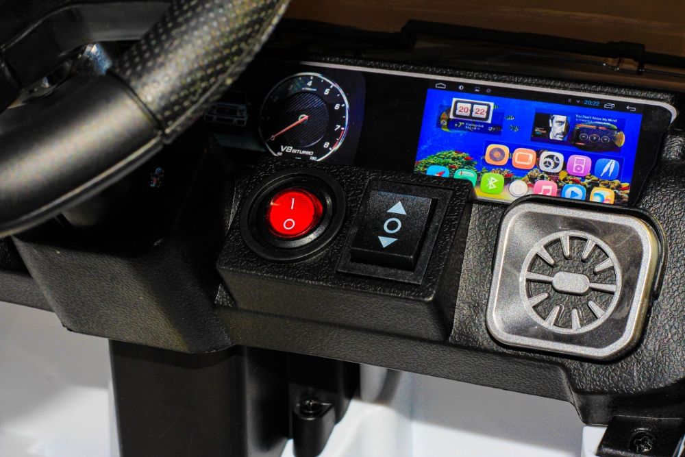 Masinuta electrica pentru copii Mercedes G63 AMG 2x25W NOUA #ALB