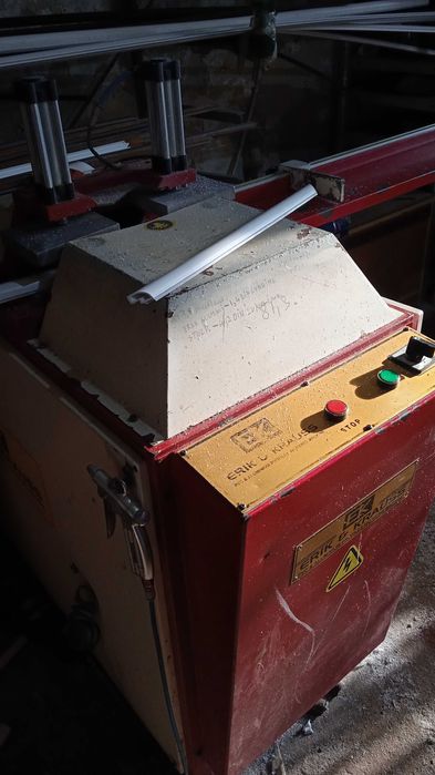 Vând mașină de tăiat baghete PVC