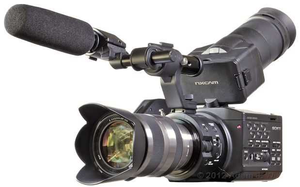 Camera video Sony NEX-FS100 cu obiectiv Sony E18-200mm OSS HXR-FMU128