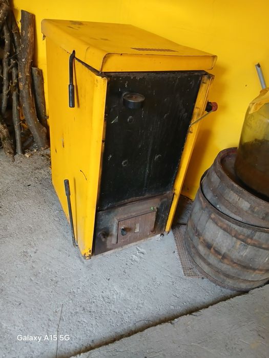 Vând centrala pe lemne