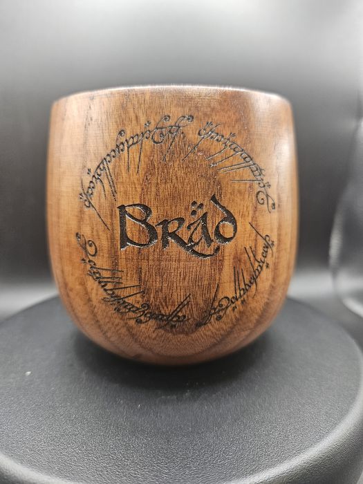 Дървена чаша за уиски. Персонализирана по Ваш избор.