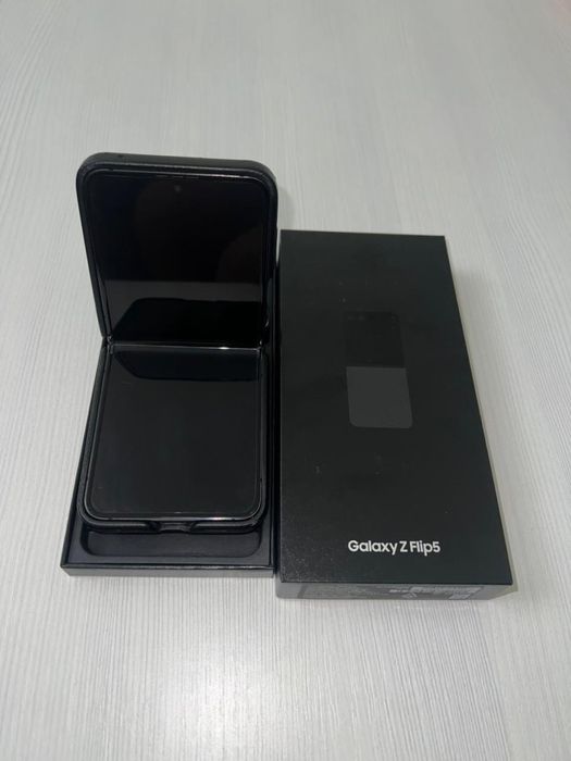 Samsnug Z Flip 5