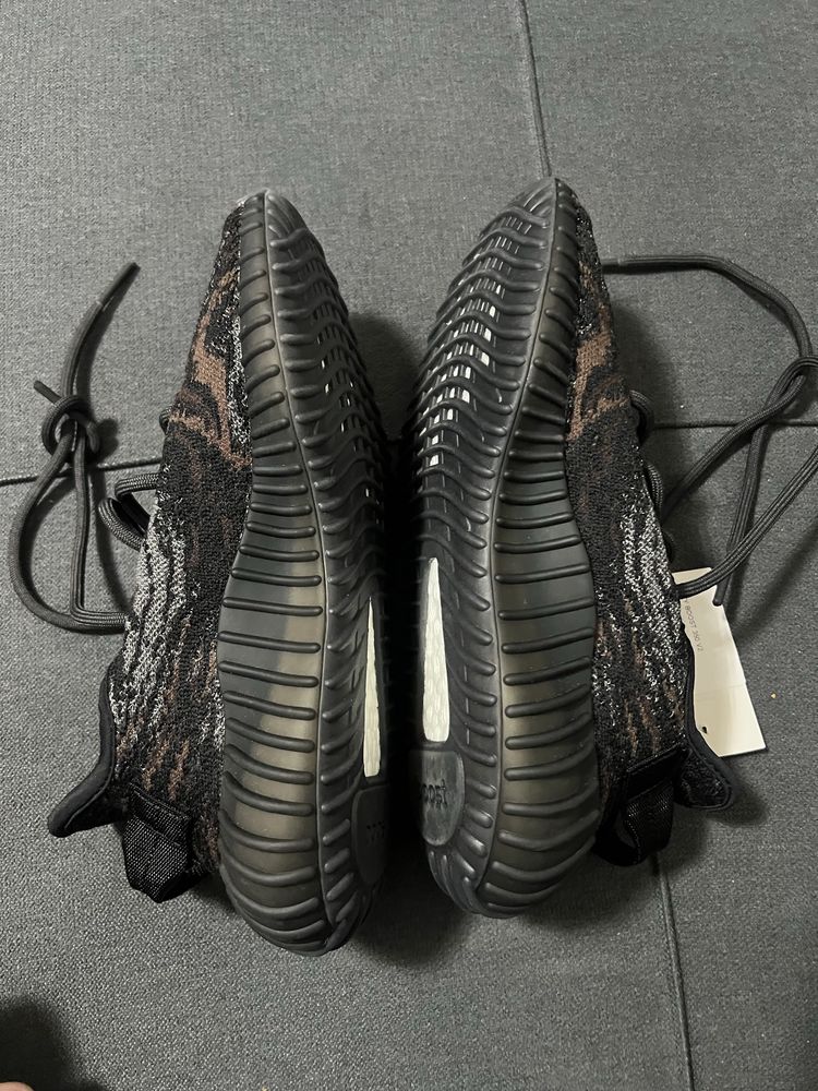 Yeezy boost 350 v2