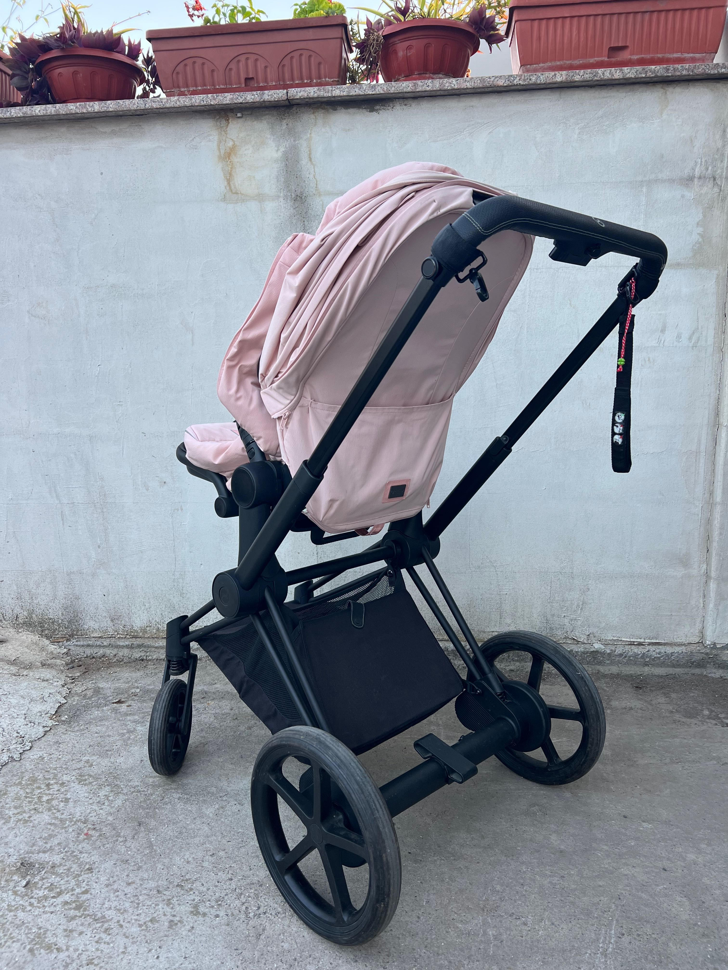 Бебешка количка Cybex E-Priam platinum.