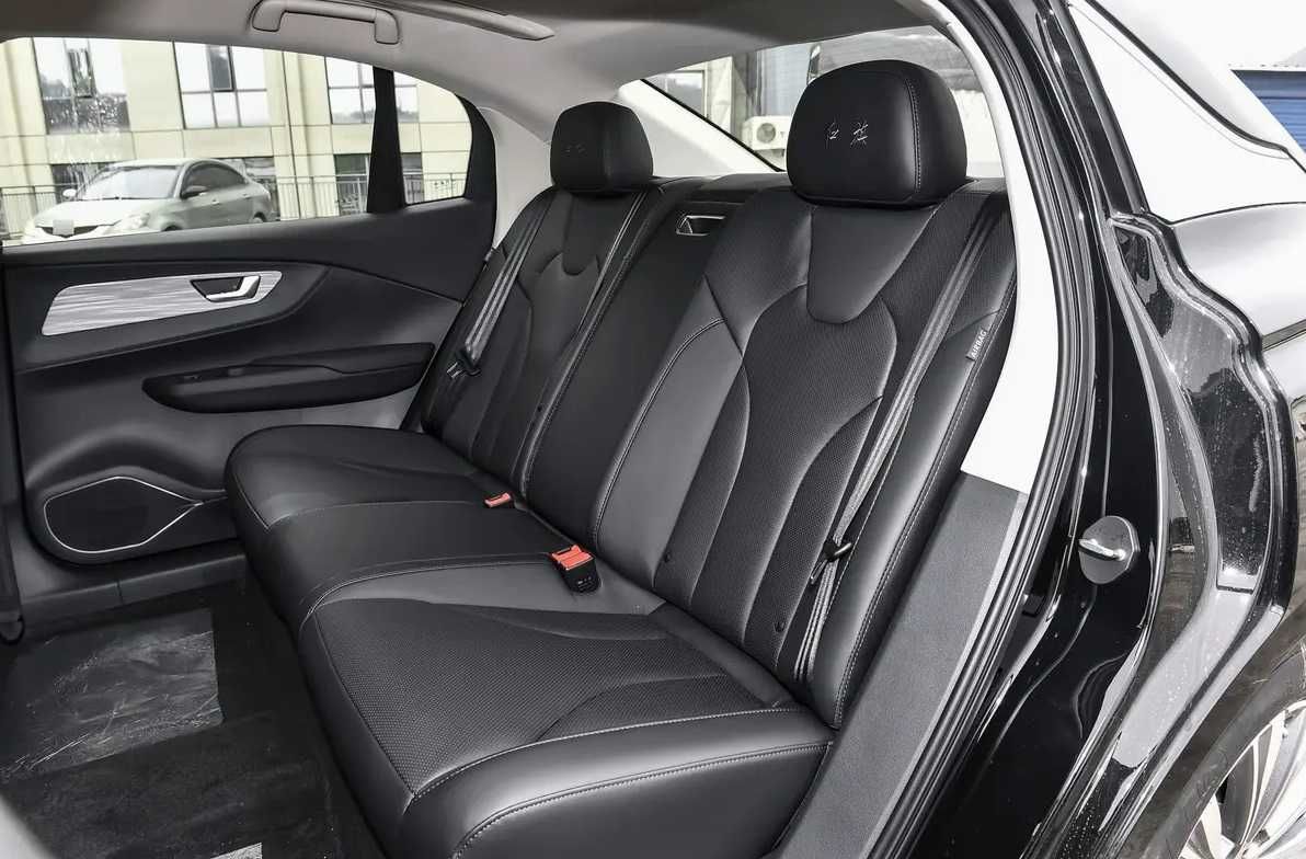 HONGQI E-QM5 500 km -18200!