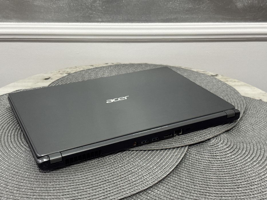 Laptop Acer M5 14” i3 4Gb ram 500 hdd, windows 10 pro.