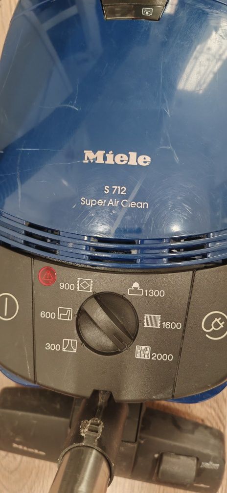 Aspirator Miele S712