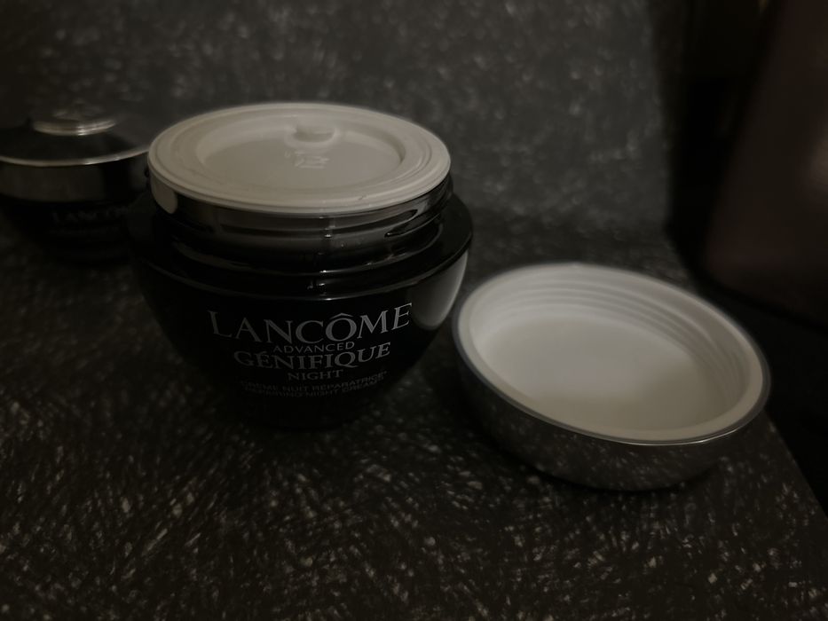 Продавам в комплект Lancome!
