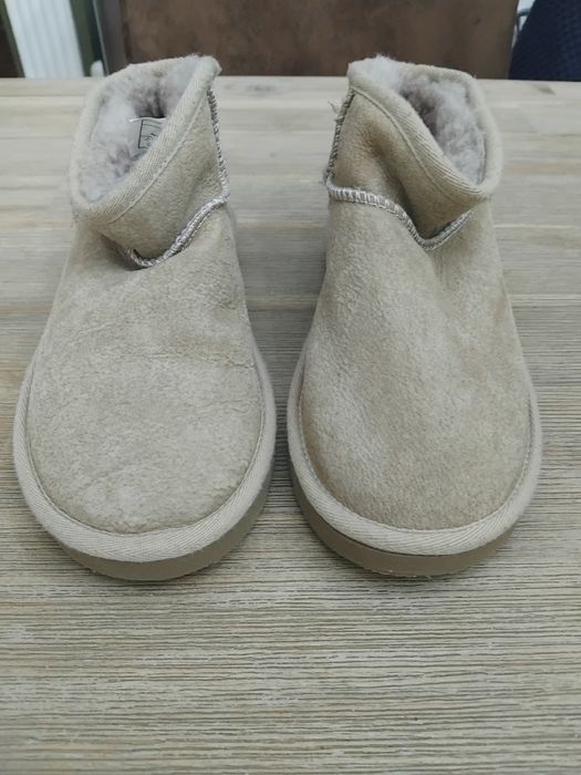 UGG бети с велурена агнешка кожа и модели от ZARA