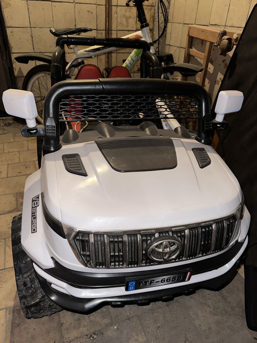 Детская машинка в хорошем состоянии