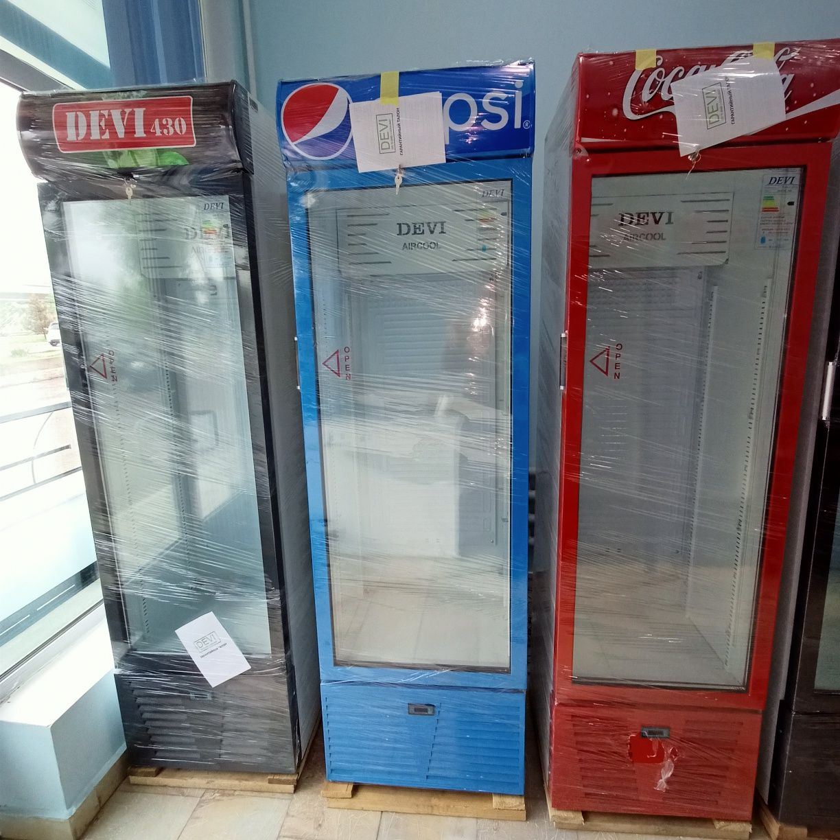 Акция !!! Продаются витринние холодильники.