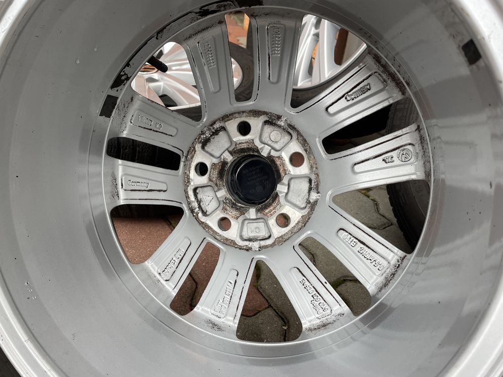 Jante de aluminiu originale VW R16 cu cauciucuri bune de vara!