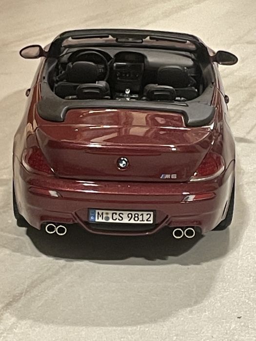 BMW 1/18 E64 Kyosho