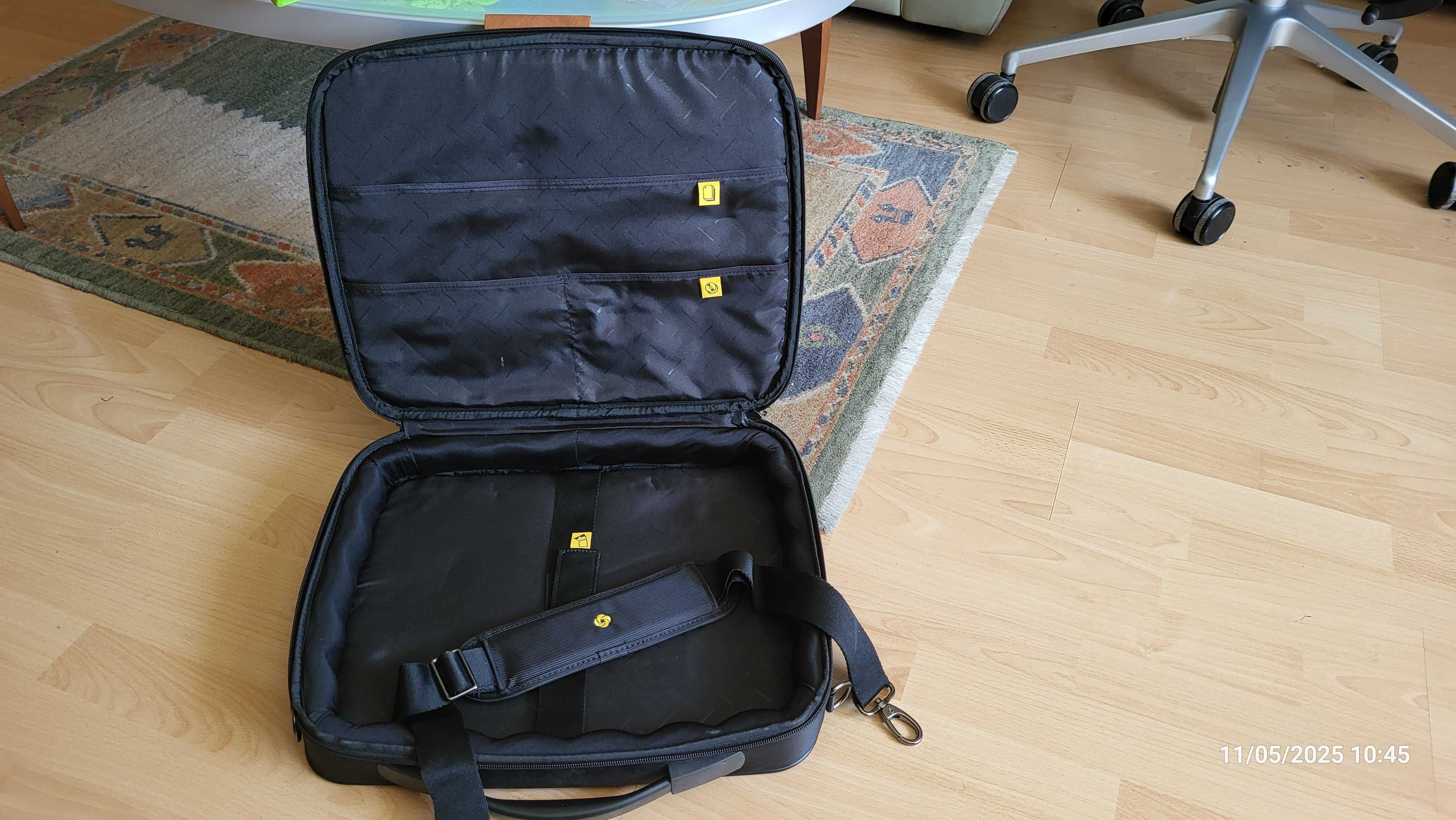 Geanta laptop 17 inch Samsonite cu lacat Yale cu cifru