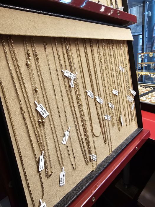 Lanțuri și coliere din aur de 14K la preț promotional