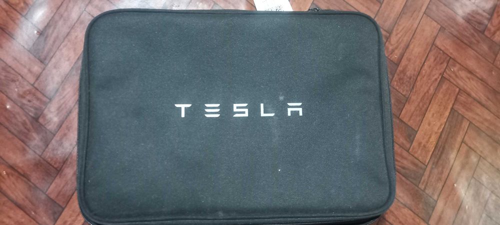 Cârlig remorcare TESLA