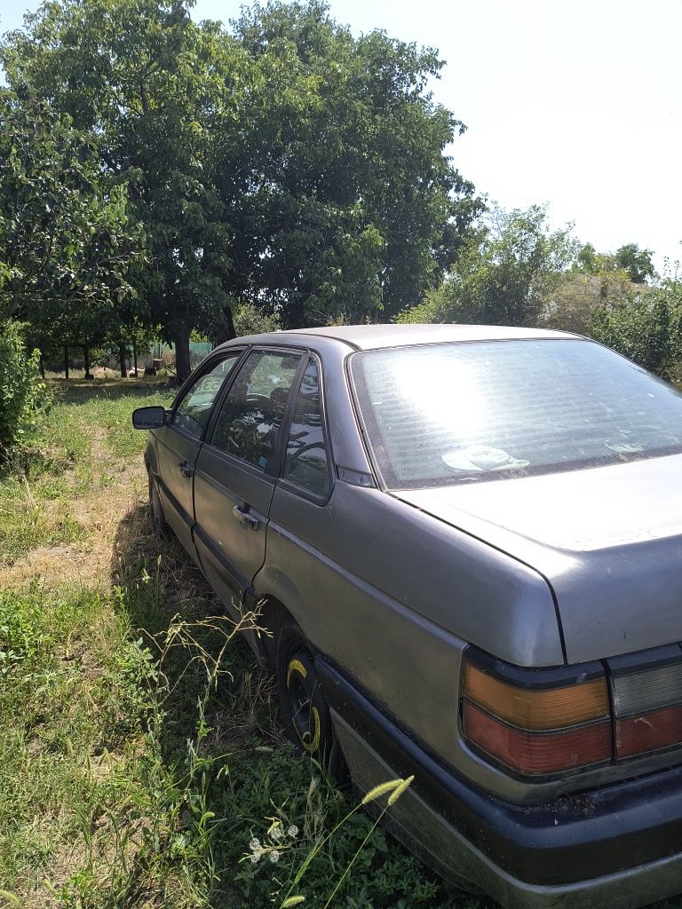Volkswagen Passat B3 1.9D manual 1992 (descriere)