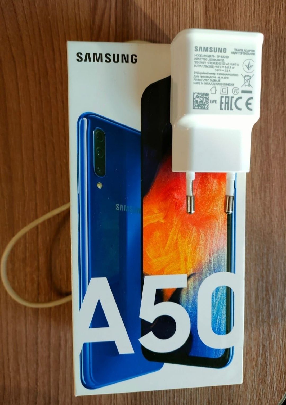 Телефон Samsung Galaxy A50