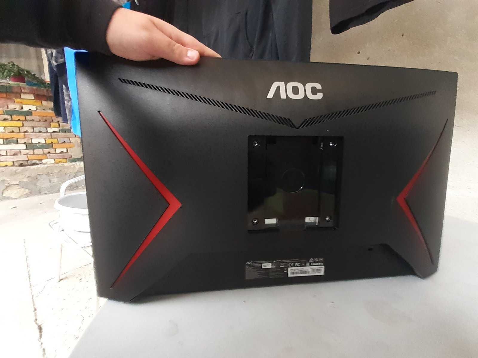 Продавам монитор: AOC 165hz със счупена матрица.