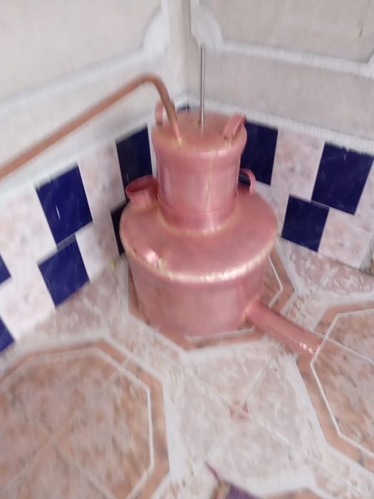 Vând un cazan de făcut țuică la capacitatea de 120 l cu toate accesori