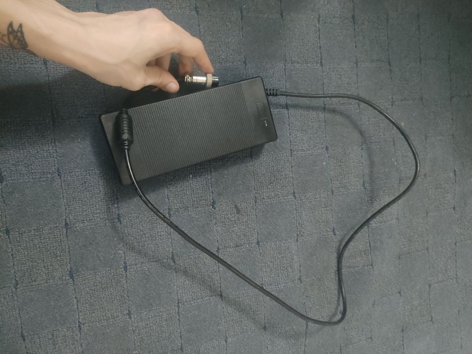 Vând încărcător Sh trotineta