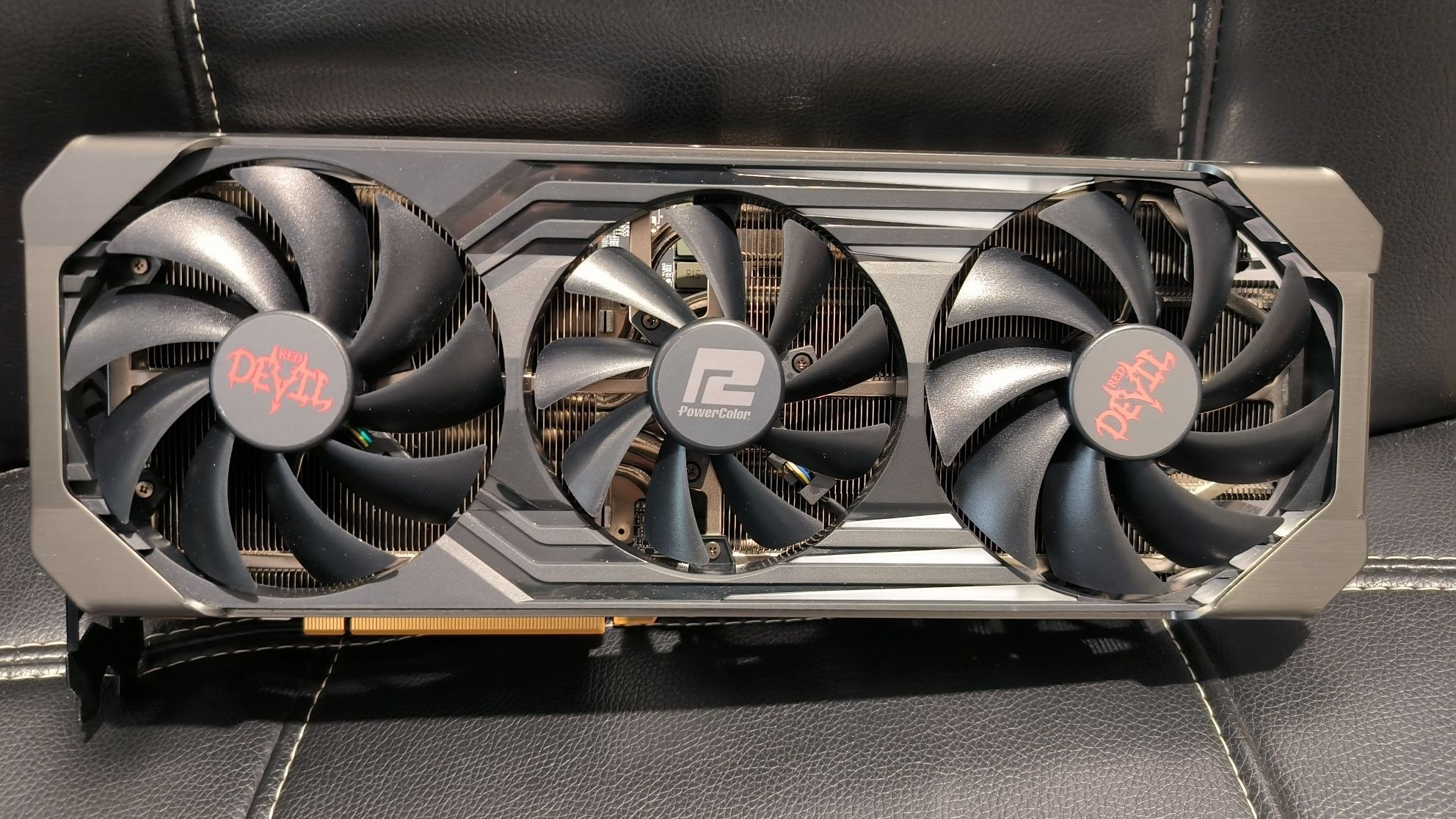 Rezervat! Placa video PowerColor RX6900XT Red Devil 16GB GDDR6 256-bit