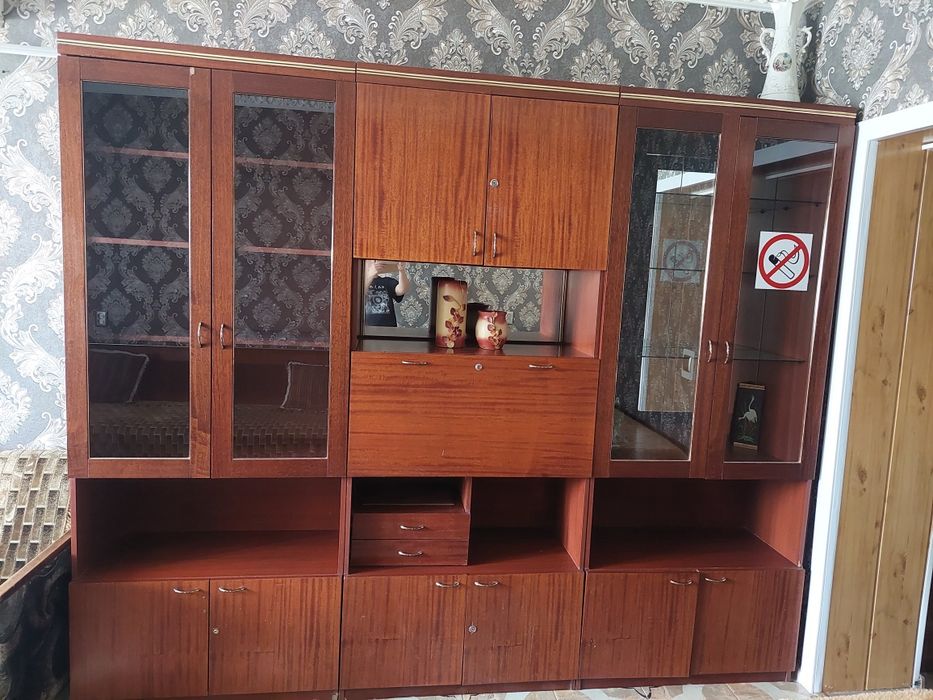 Продаётся 3х секционные стенка  б/у