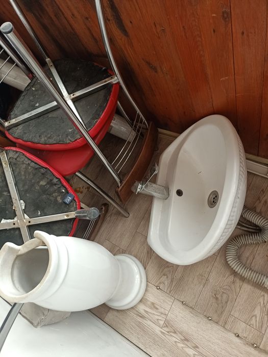 Раковина Тюльпан б/у продам в 15000