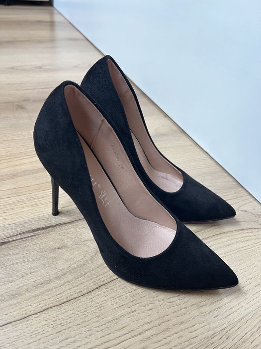 Дамски обувки на висок ток