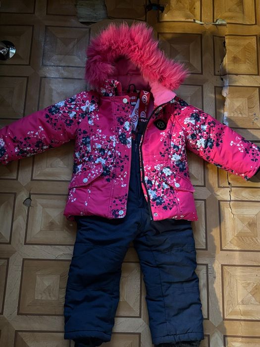 Продам детский комбинезон,куртка со штанами