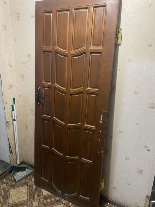 Дверь деревянная б/у