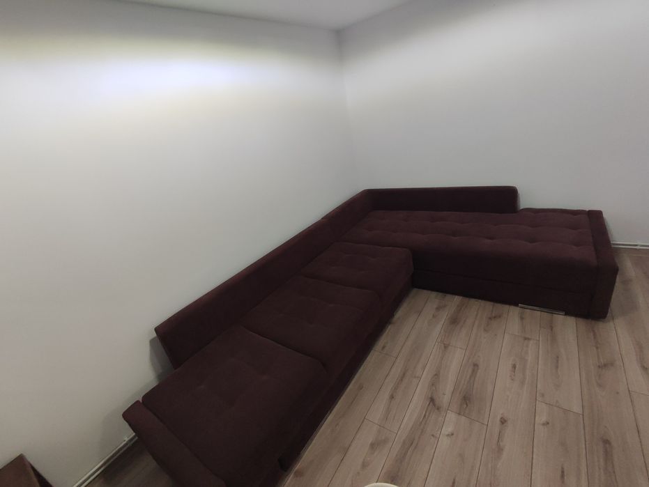 Vând colțar extensibil cu lada de depozitare