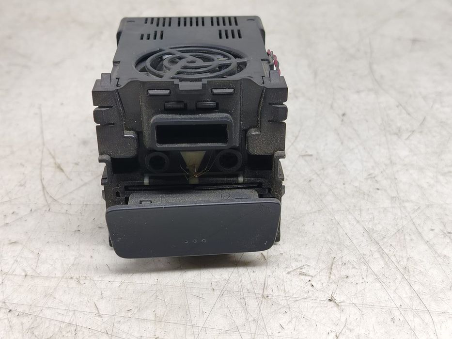 Spatiu depozitare difuzor parfum 274860004r Renault Latitude 1 [2010