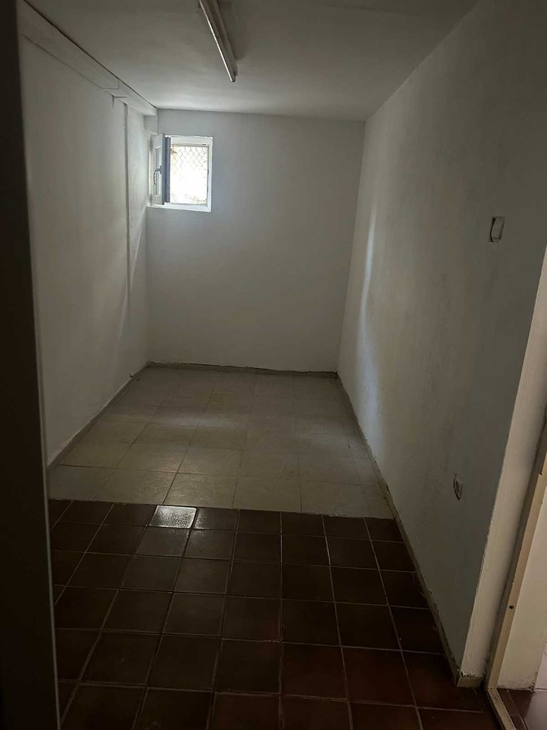 Продава се Едностаен апартамент в Бургас, Център - 33 кв.м за 541 €/кв.м - Снимка #1