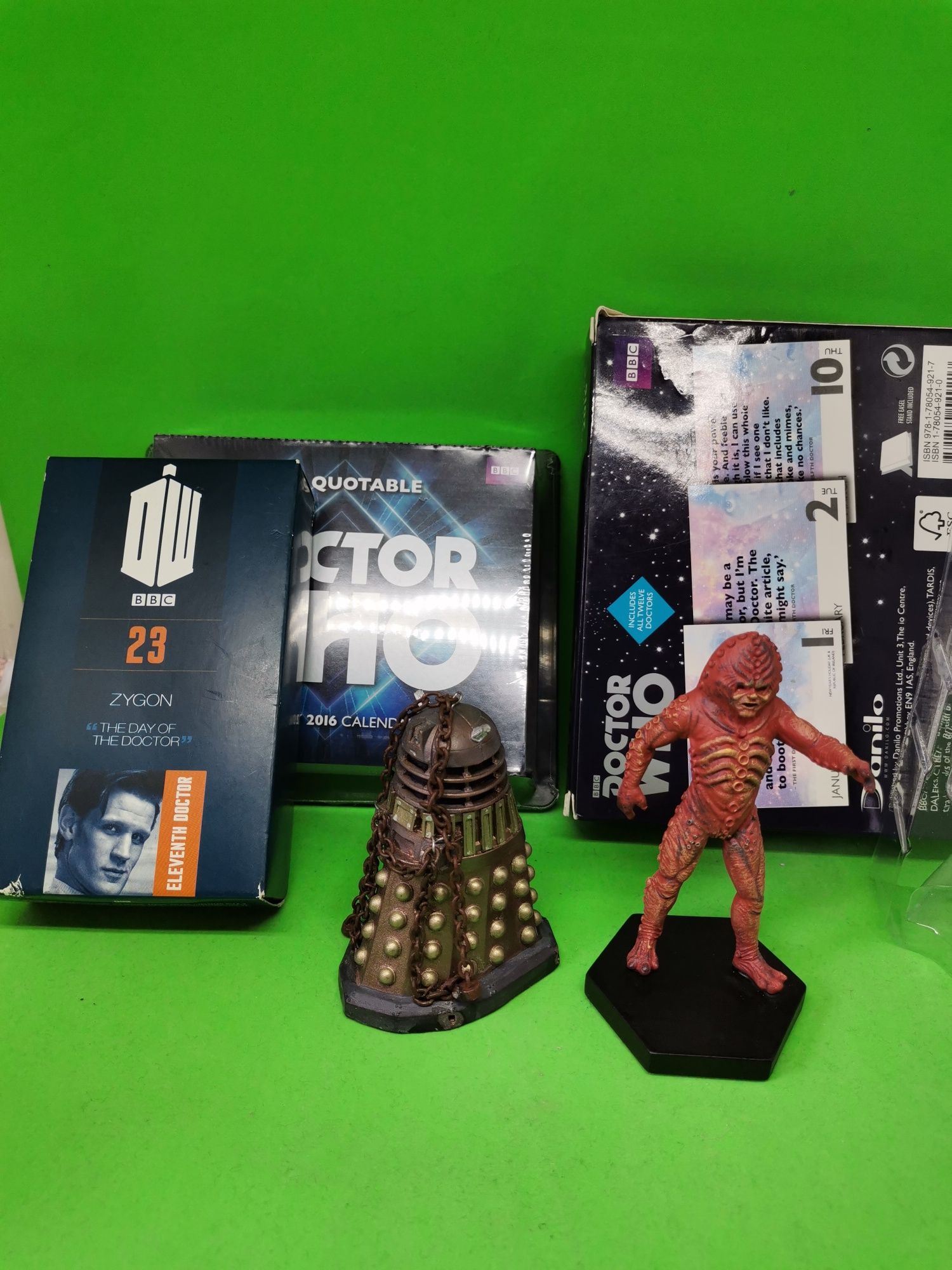 Dr Who. Calendar 2016 și figurină Zygon. Figurină Dalek din metal