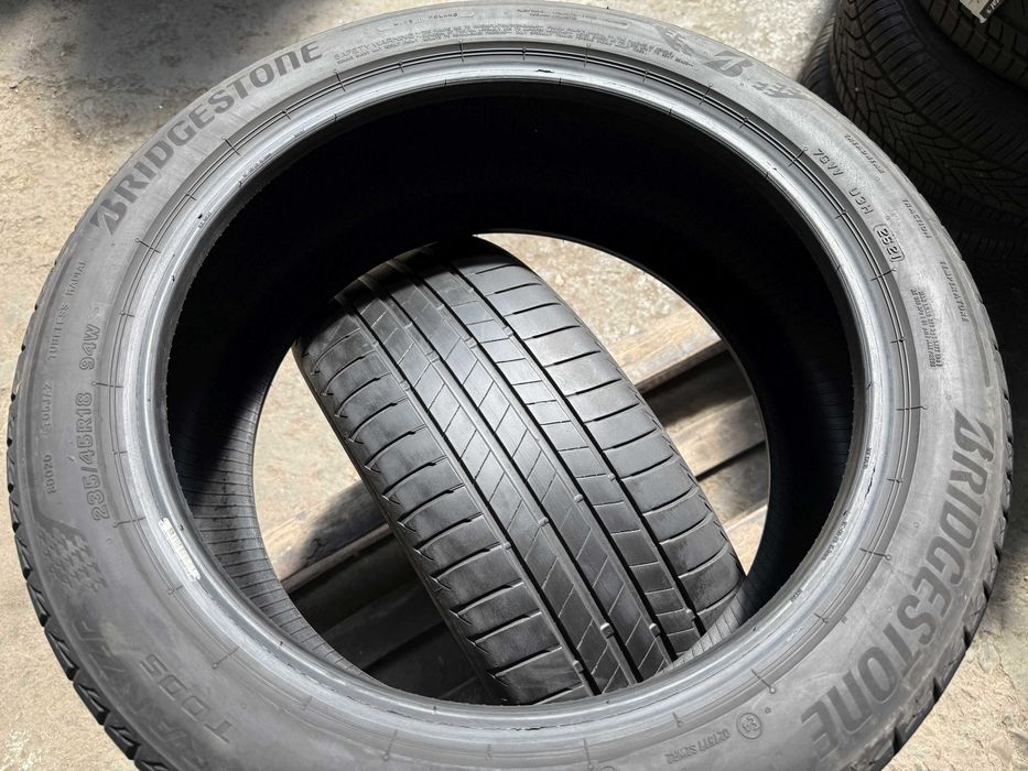 2x Anvelope Vara 235/45 R18 - Bridgestone Turanzza T005