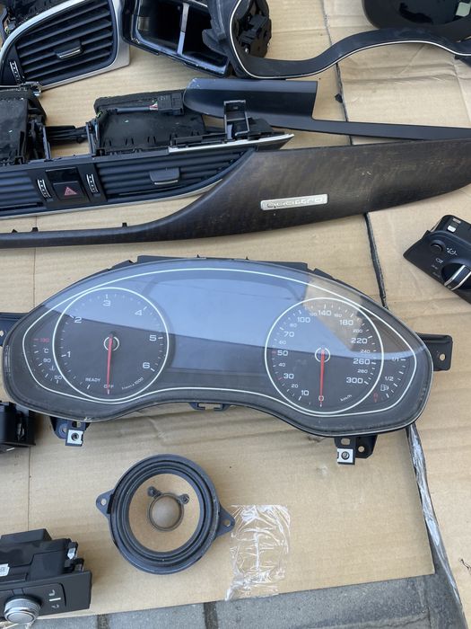Consola centrala ceasuri de bord Audi A6 C7 facelift