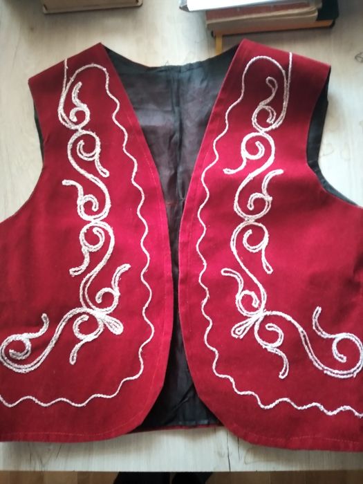 Детская казахская жилетка на 6-7лет