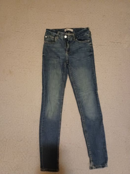 Тъмносиньо дамско дънки на Зара размер 34