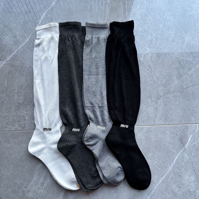 Дамски дълги чорапи