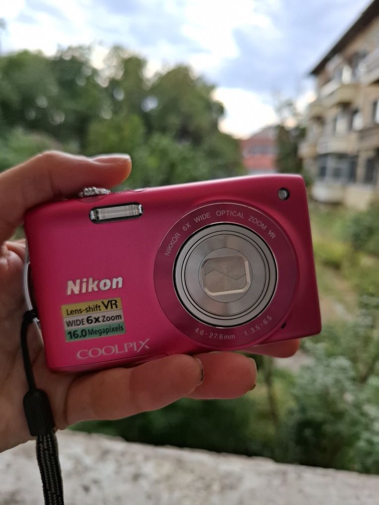 Компактен дигитален фотоапарат  NIKON COOLPIX S3300