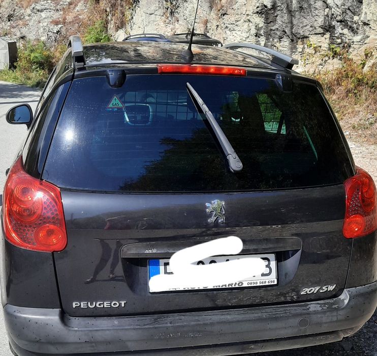 Продавам Пежо, с нова фазова уредба, панорамен покрив. Всичко работи.