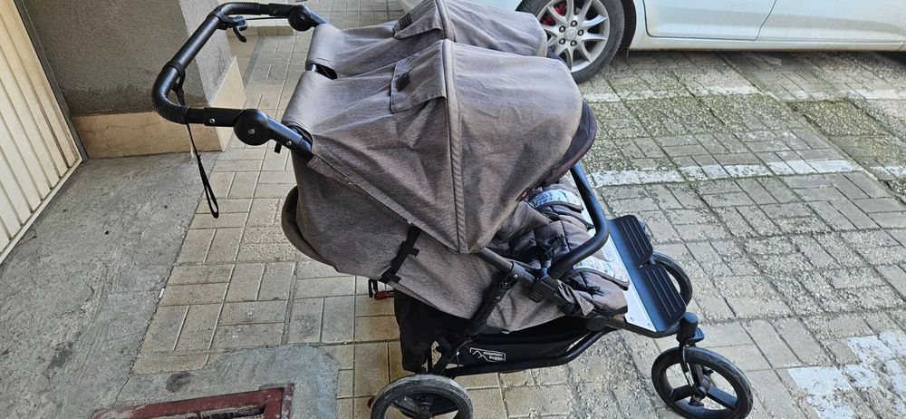 Количка за близнаци Mountain Buggy